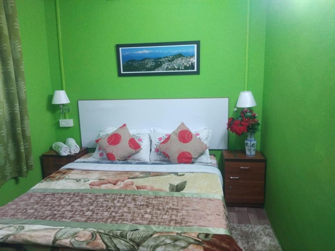 Beverly Hills Home Stay Дарджилинг Экстерьер фото